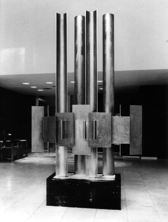 Sculpture monumentale acier inox Boulevard Haussmann à Paris. Archive Musée Marino di Teana