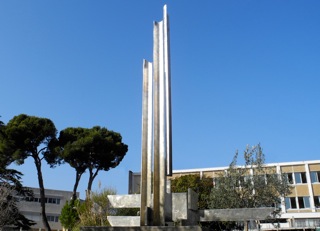 sculpture monumentale en acier inox